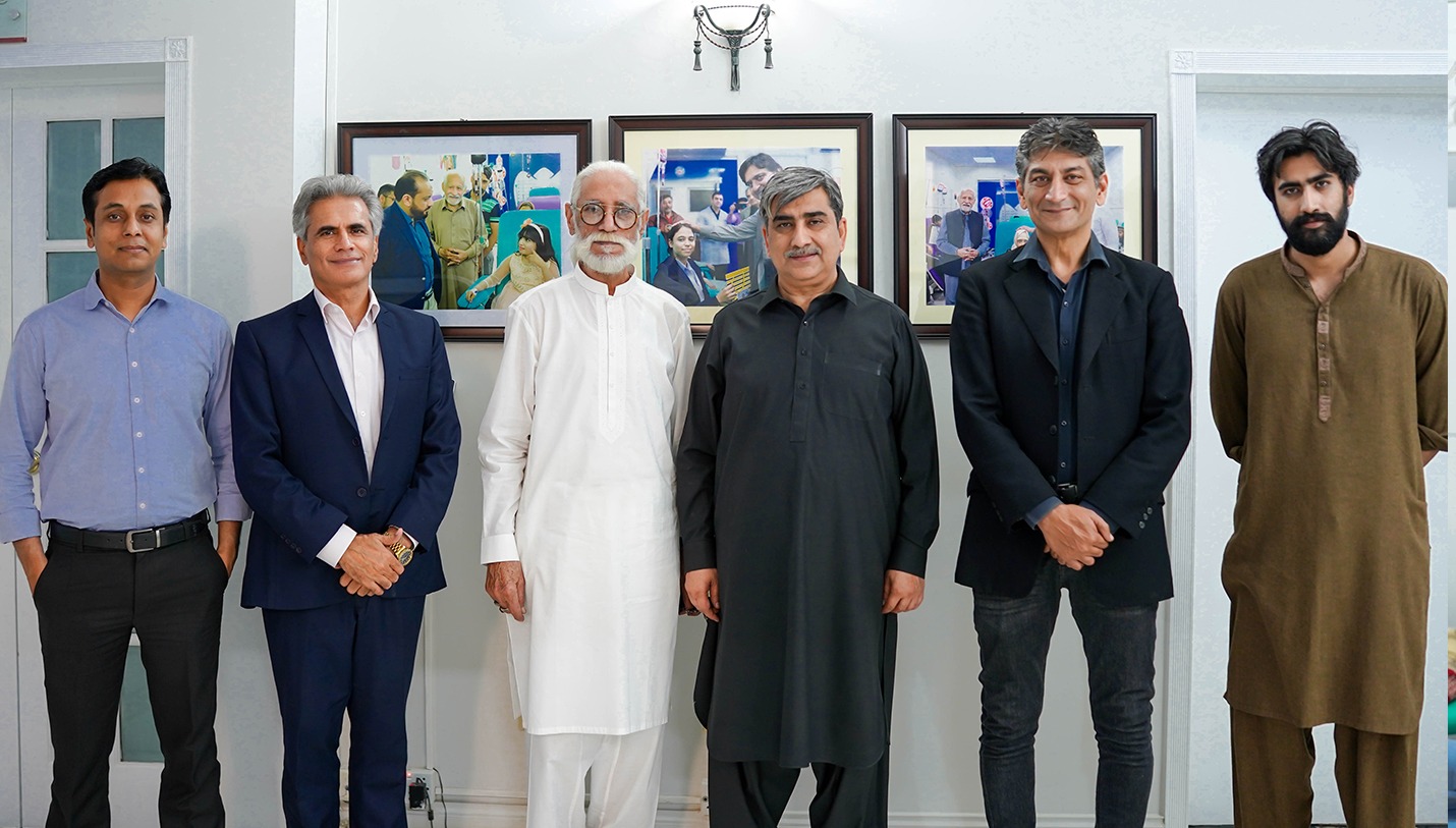 Veteran Actor Rashid Mehmood Visits Sundas Foundation, Encourages Blood Donation